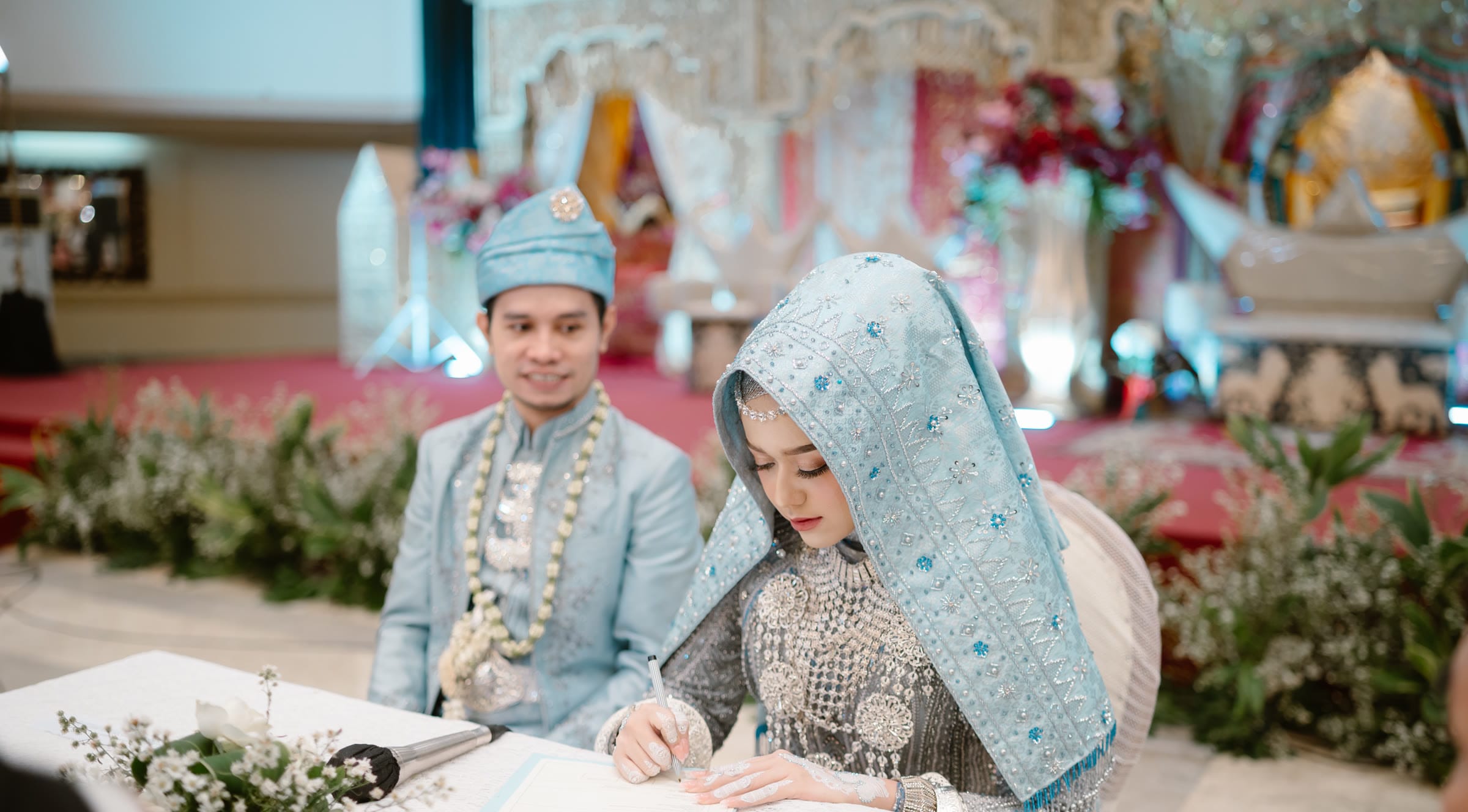 Pengantin Minang saat akad nikah