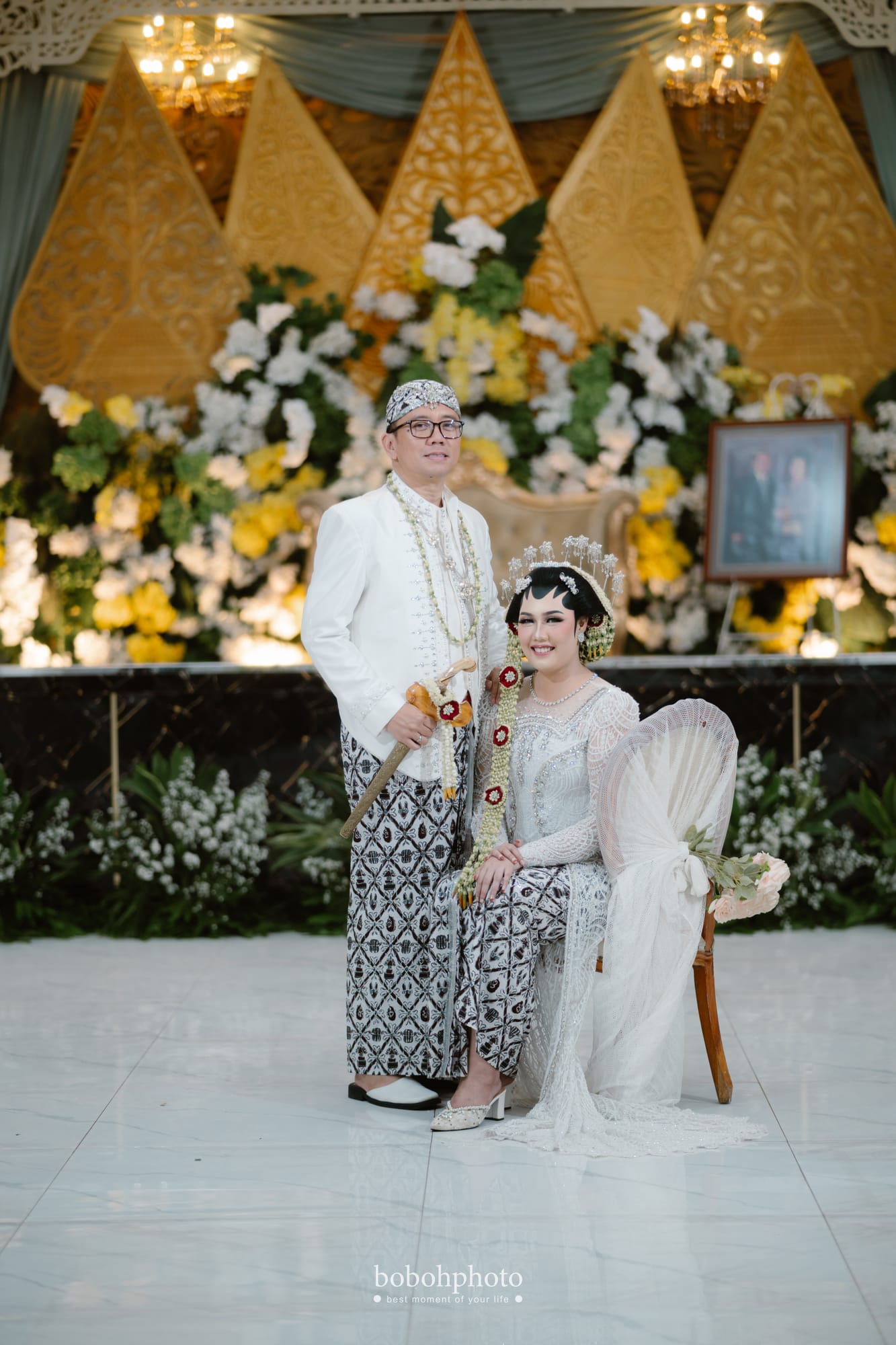 Resty & Hidayat: pengantin di pelaminan