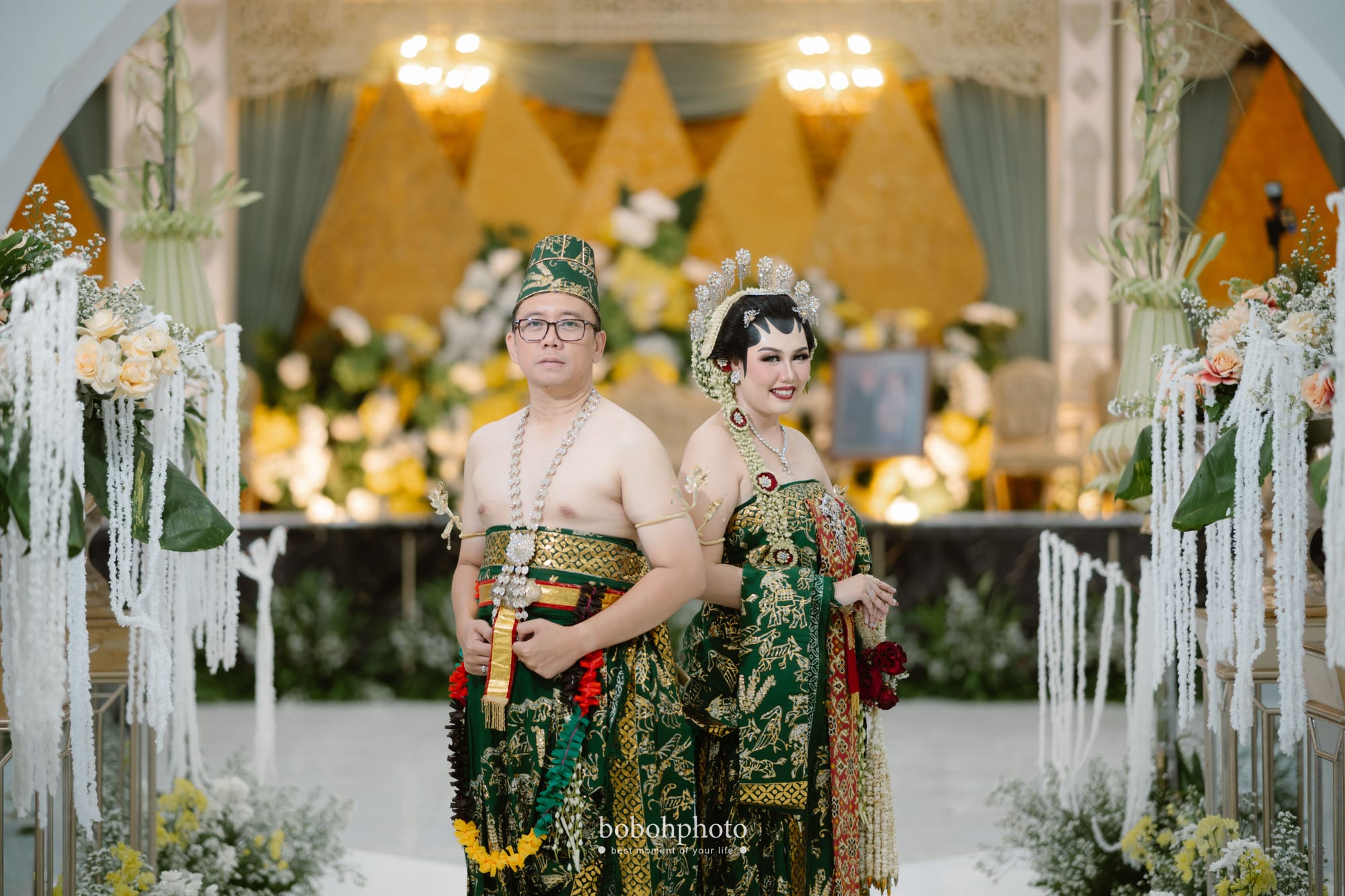Resty & Hidayat: pengantin basahan di pelaminan