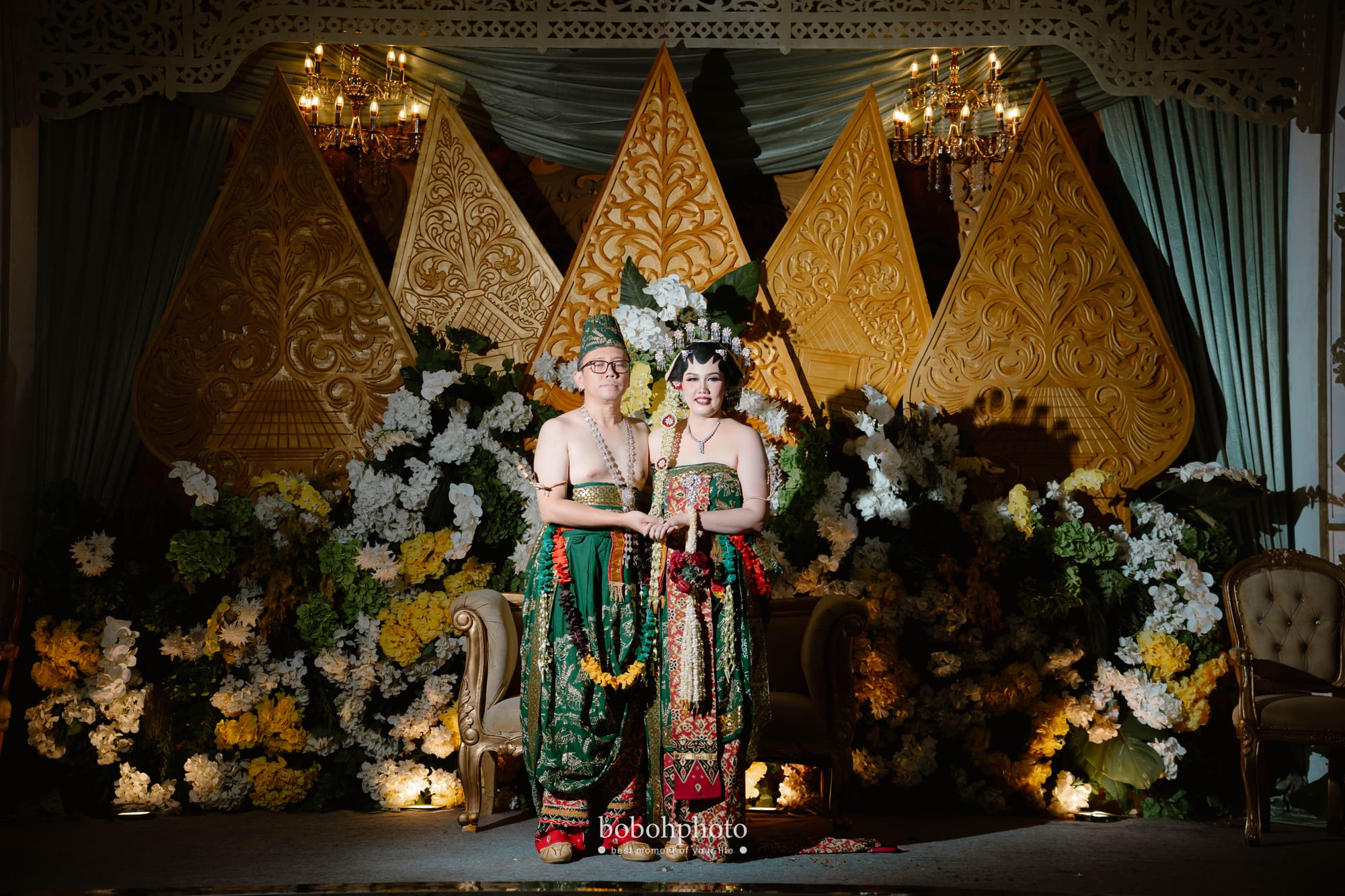 Resty & Hidayat: pengantin basahan di pelaminan gunungan