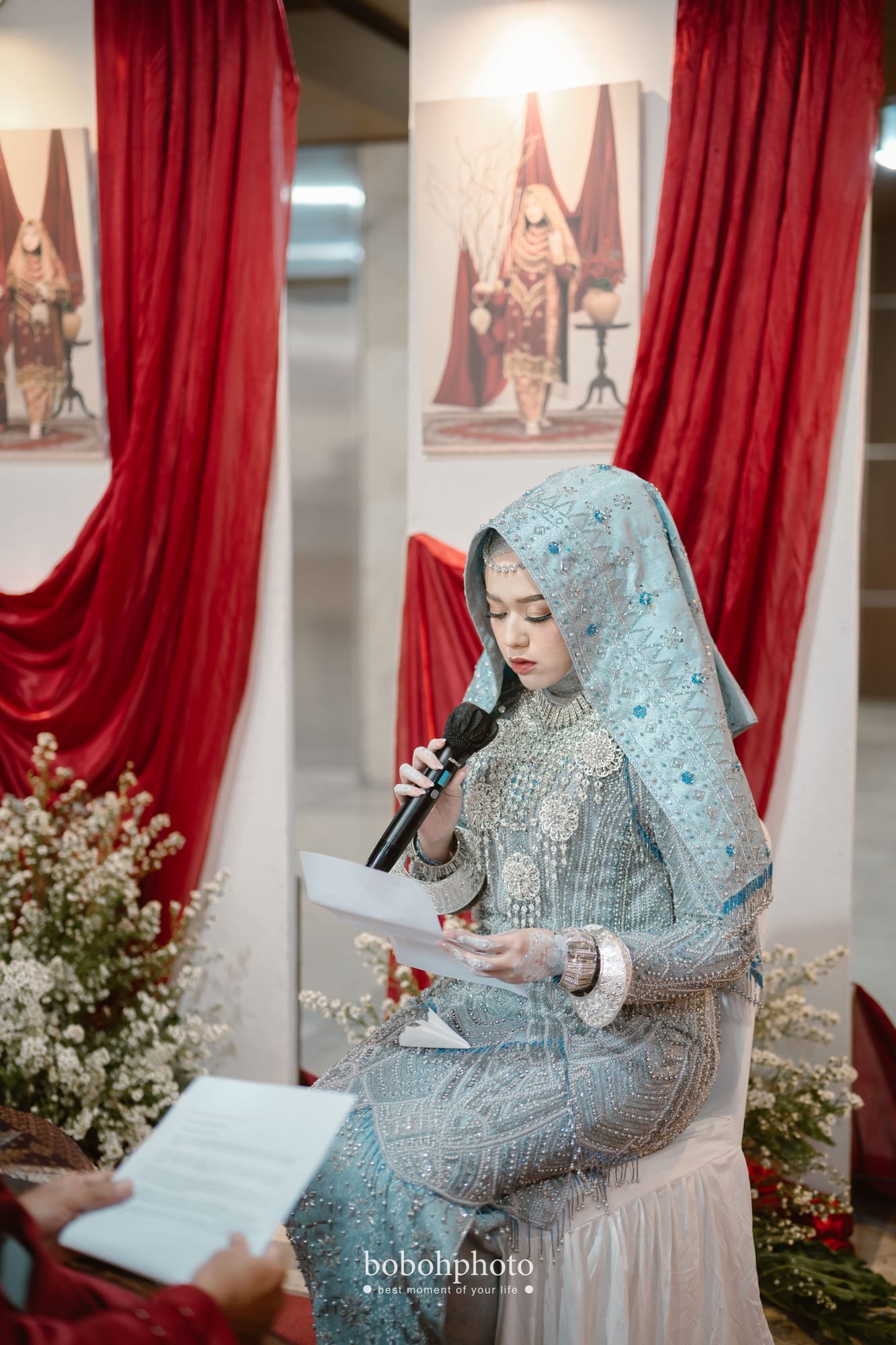 Nabila & Faisal: pengantin wanita membacakan sambutan