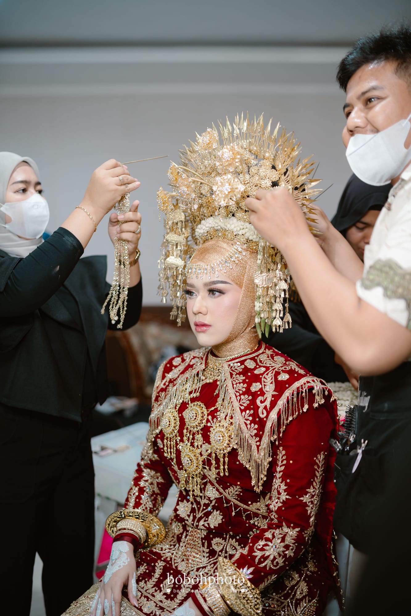 Nabila & Faisal: perias memasang suntiang