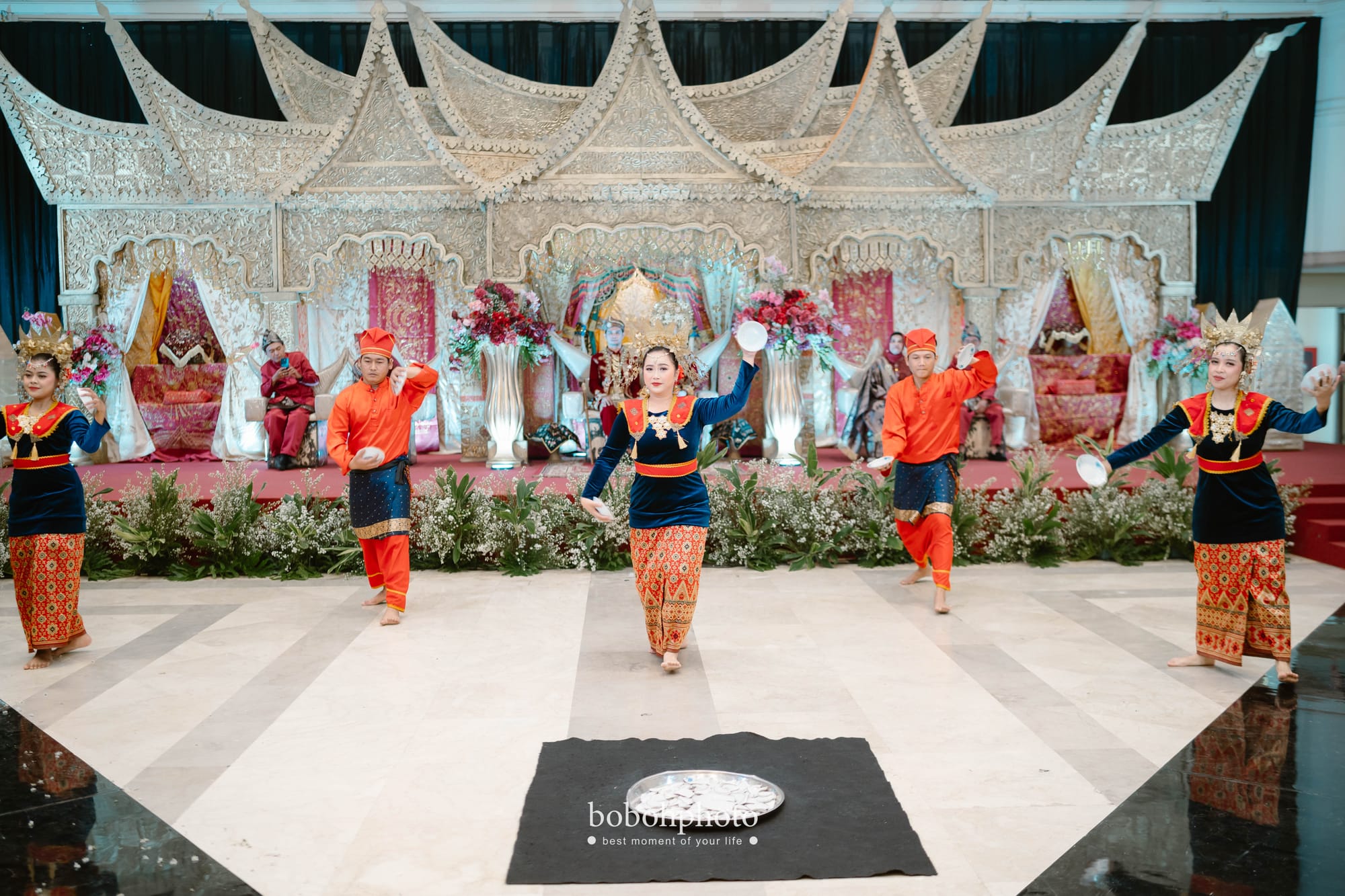 Nabila & Faisal: tari di depan pelaminan